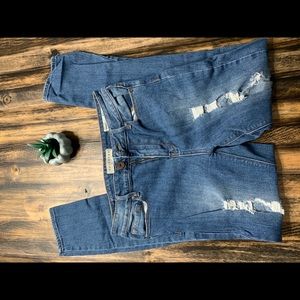 Ripped Skinny Jeans 🙌🏽